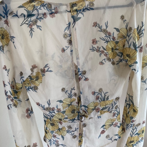 Gorgeous long-sleeve floral wrap top see-through - Picture 2 of 4